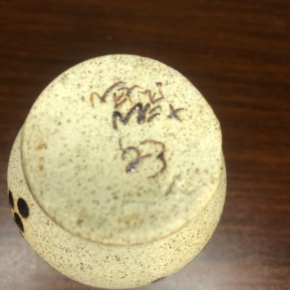 Beautiful Hand Painted Pottery Vase Signed 4” - Picture 5 of 10